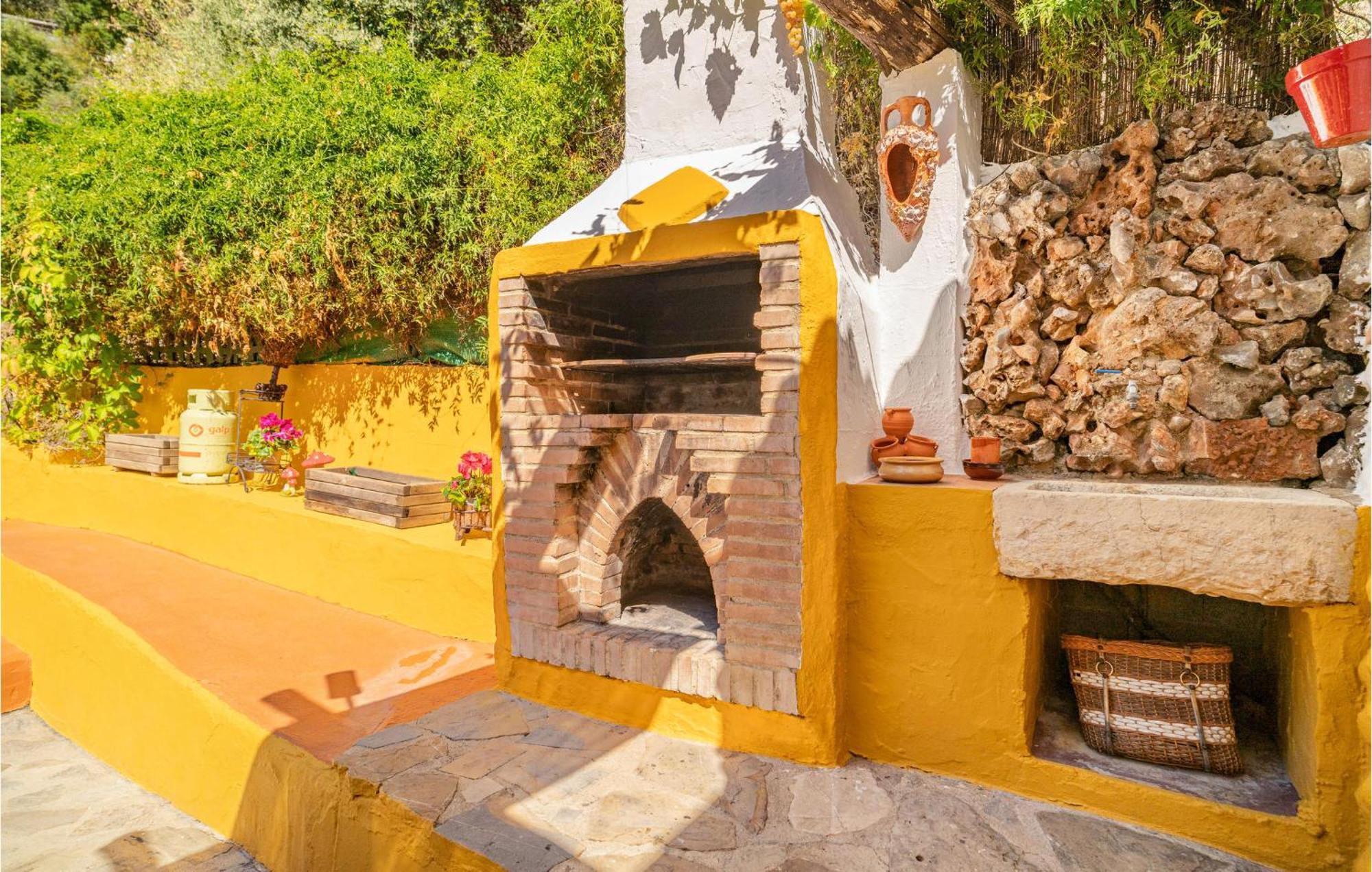Amazing Cottage In Algatocin With Kitchen Exterior foto